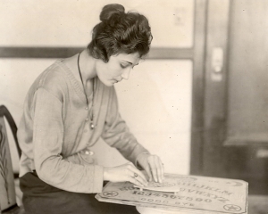 1922 Miss S Brenner Ouija
